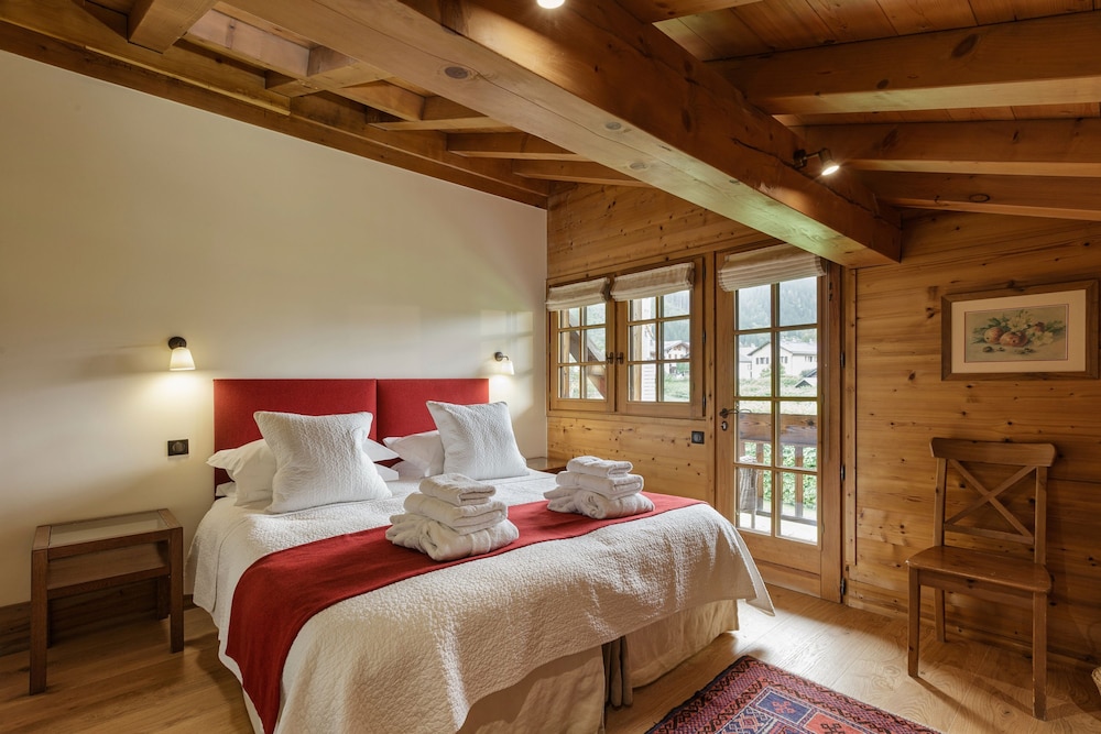 Magnificent Chalet Valhalla 5 Central Chamonix