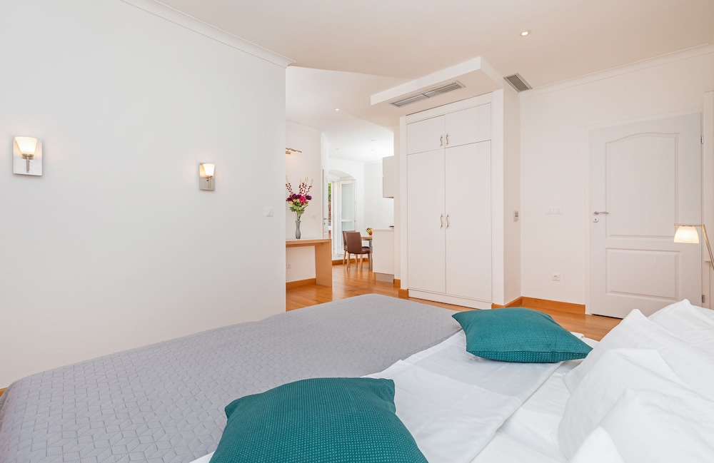 Apartments Feri