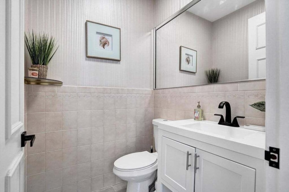 6br Elegant Hollywood Lakes Mansion W/ Pool & Spa 6 Bedroom Home