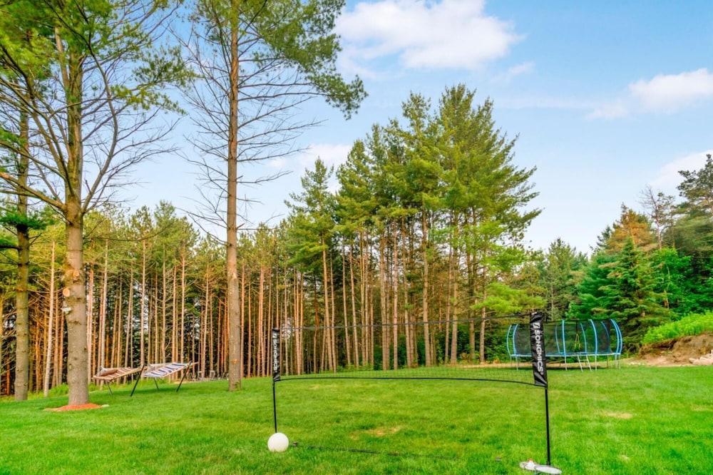 Georgina. New 4 Bedroom House Near Lake Simcoe