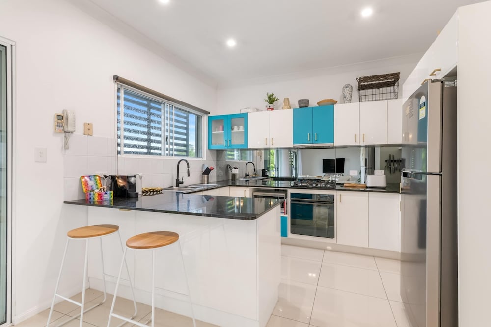 Spacious 2-bed With Private Rooftop & BBQ Access