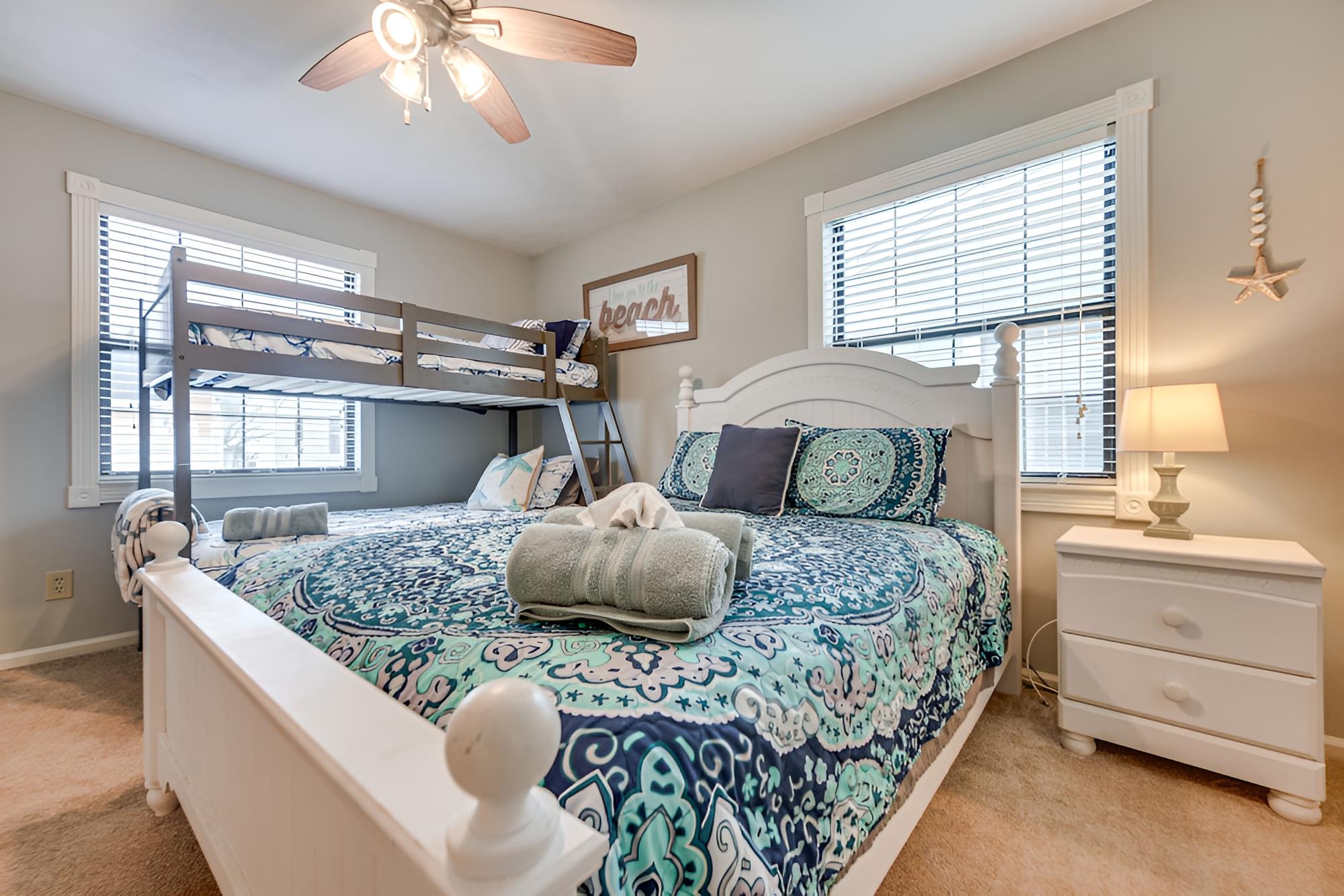 Sunny North Myrtle Beach Home: Walk to Ocean! view 3