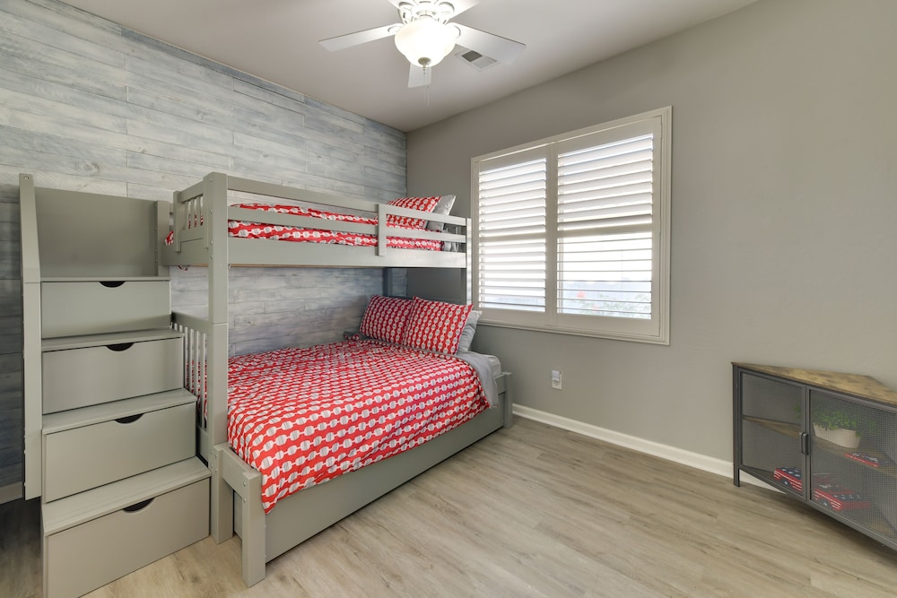 Charming Gilbert Home w/ Patio  Putting Green! - Property Image 24