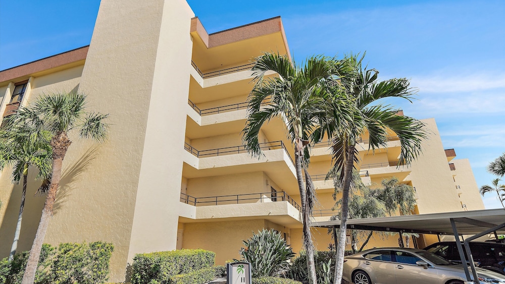 'bout Time 2 Bedroom Condo