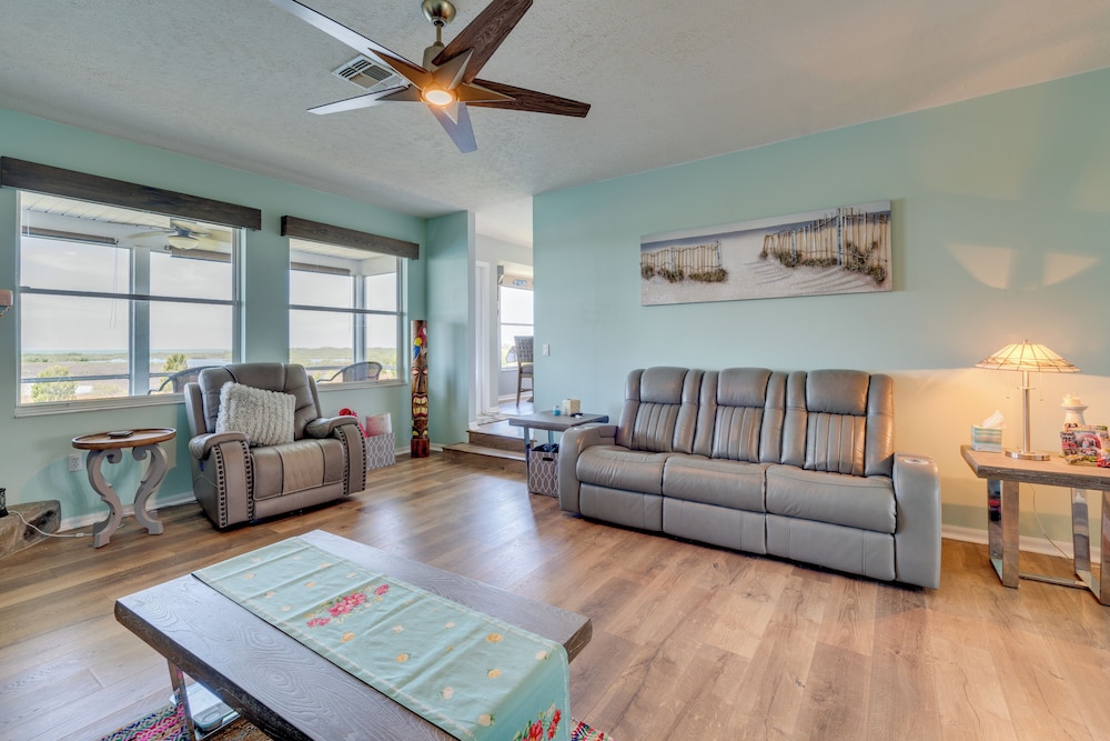 2 Mi to Ocean: Home w/ Pool in Hernando Beach!