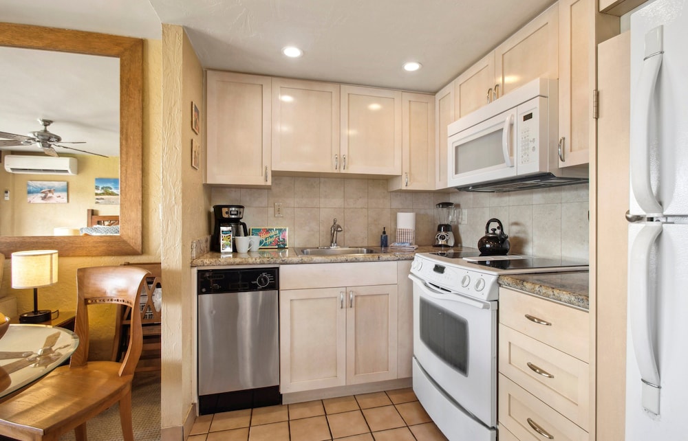 KBM Resorts: Papakea Pke-304 Renovated Studio With Ocean Views!