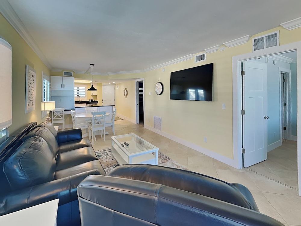 Seaside 2 by Distinctive Beach Rentals