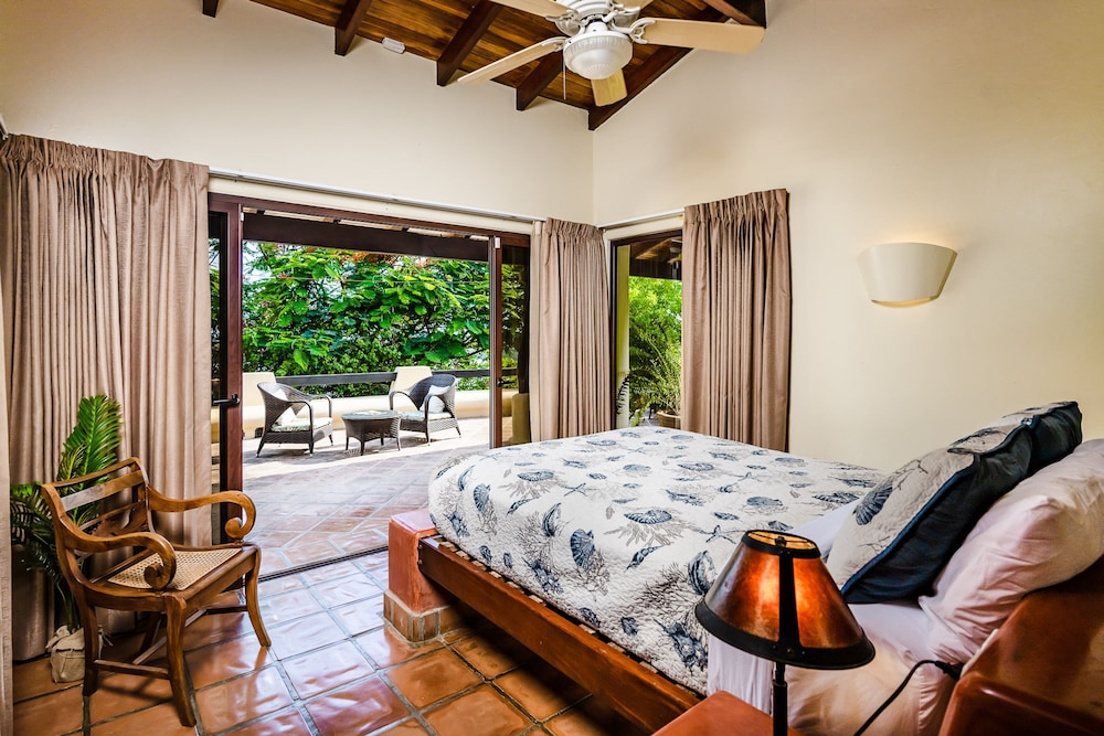 Luxury Villa Hot Tub Ocean Views Fully Staffed