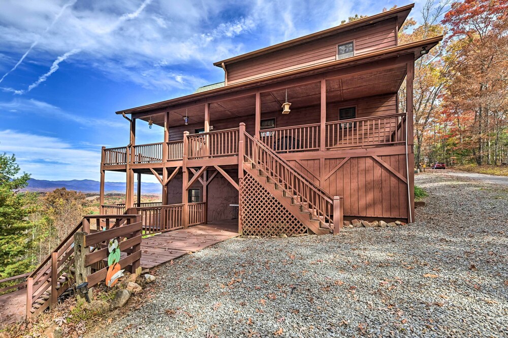 Murphy Cabin w/ Fire Pit & Stunning Mtn Views view 3