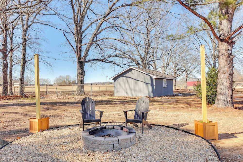 Pet-friendly Studio w/ Yard & Fire Pit in Vilonia!