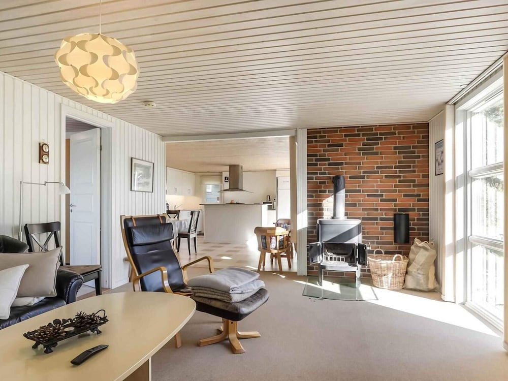 5 Star Holiday Home in Humble