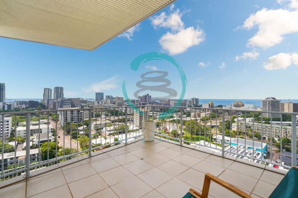 Pinnacle Penthouse Escape Panoramic Views Pool - Image 5