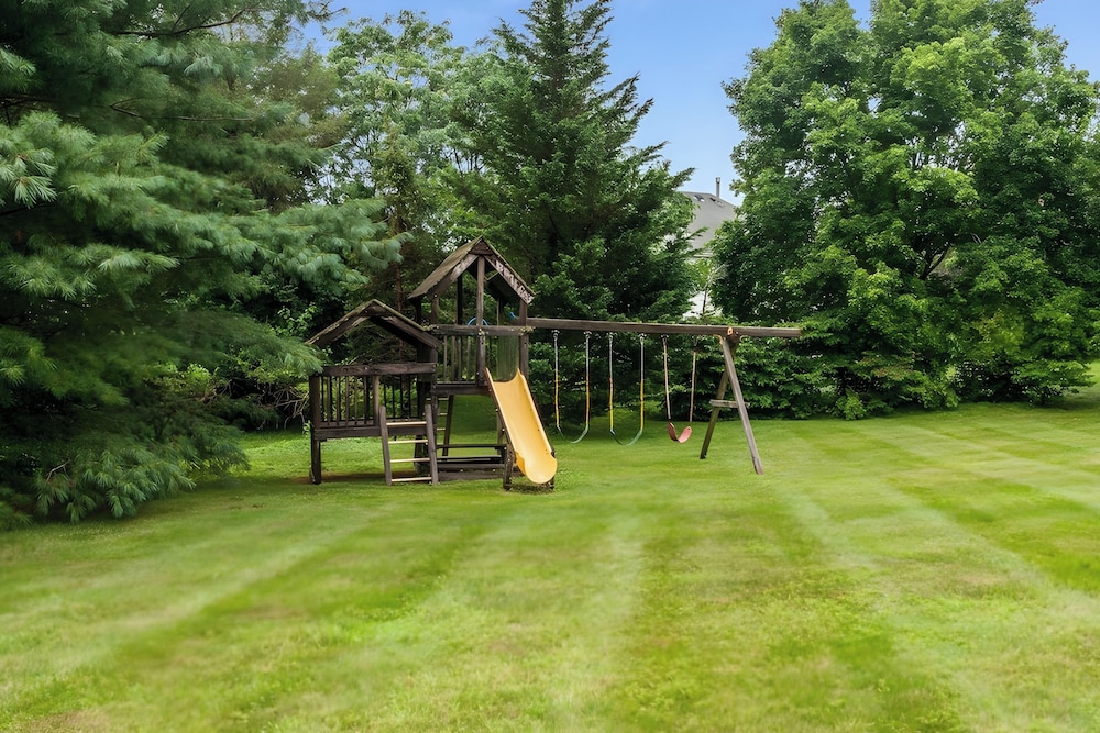 Hot Tub & Pool: Family Home 5 Mi to Princeton!