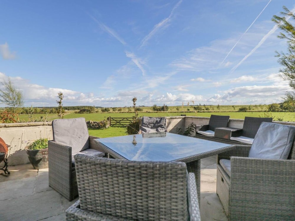 Meagill Farmhouse, hot Tub, bbq hut view 3