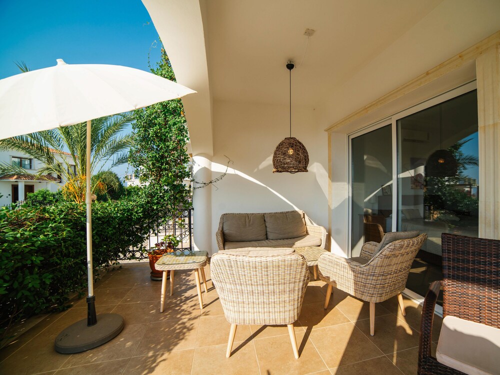 Sunny and Family Friendly Apartment Directly at the Pool