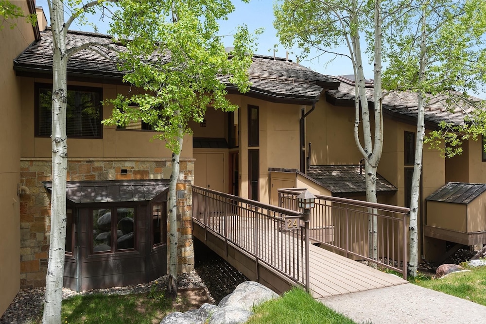 Poolside Townhome With Snowmass View And Hot Tub Access by The Woodrun V Townhouses by RedAwning view 4