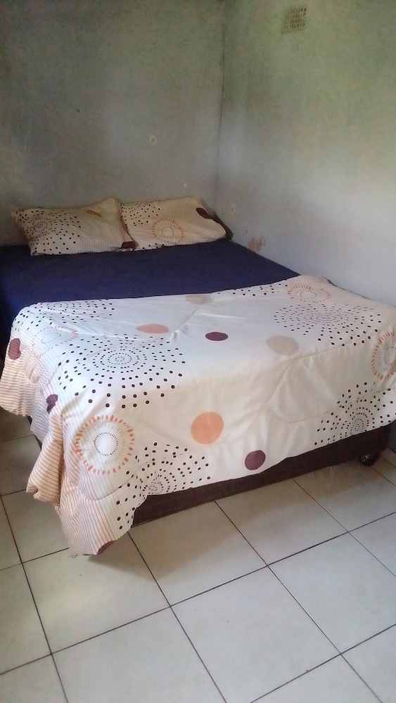 Garden Guest House Bed & Bre Chitungwiza view 2