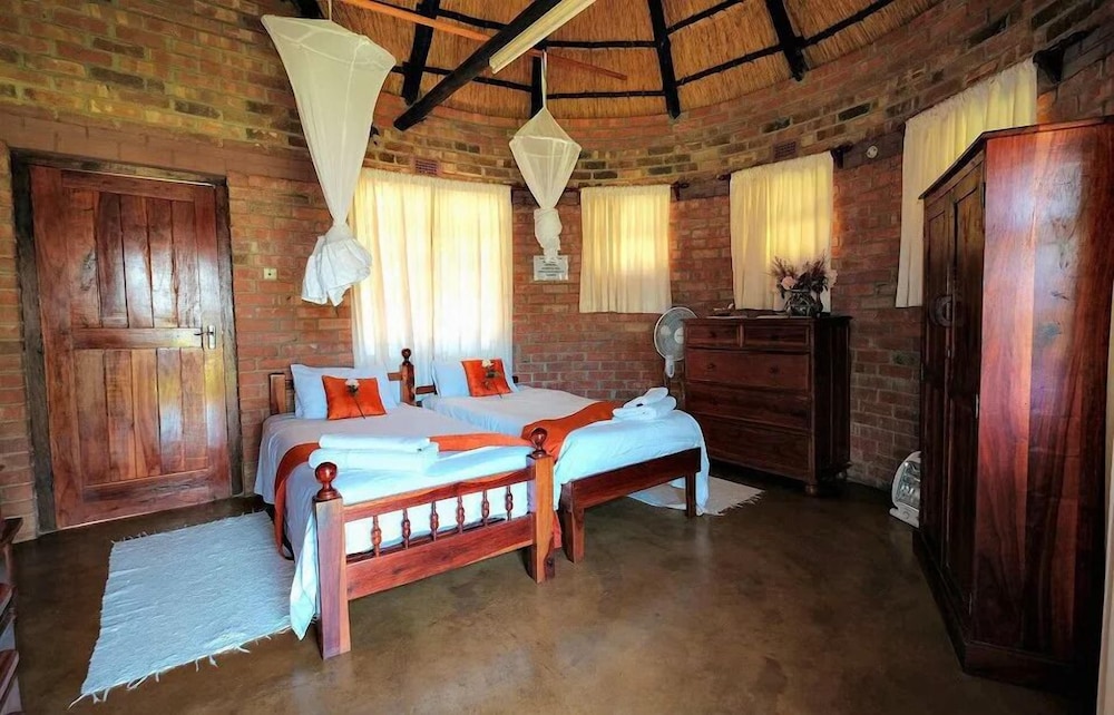 Antelope Park Safari Lodge