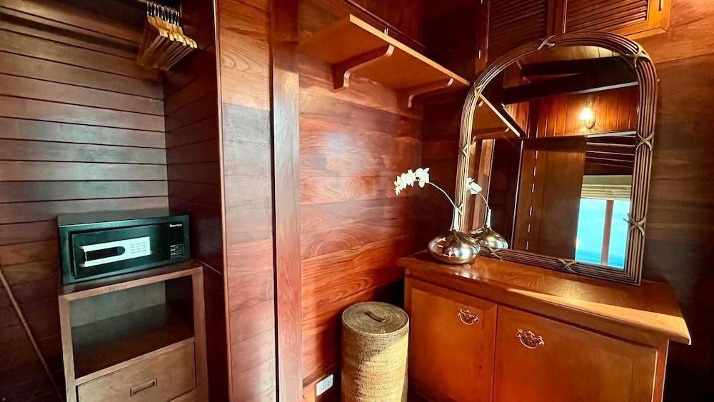 Luxury Seaview 6 Bedrooms With Infinity Pool Villa, Private Gym, Superfast Wifi