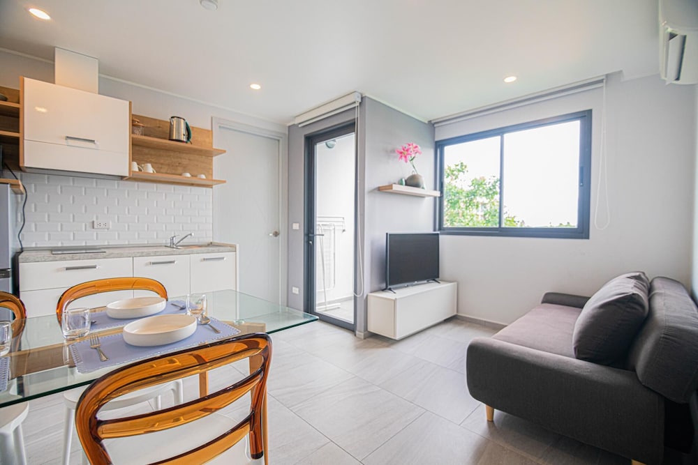 Cozy & Modern -1BR T2 416