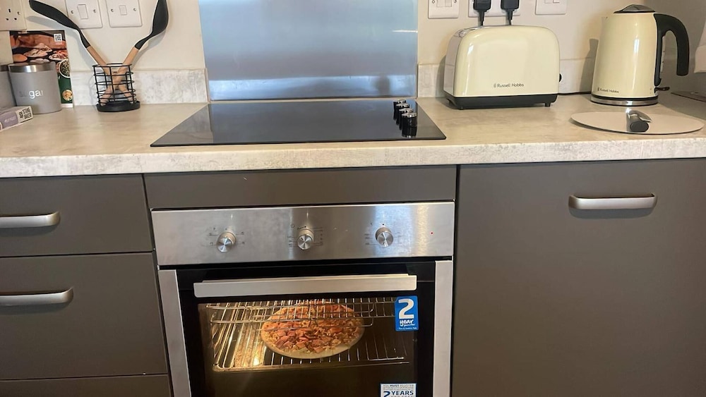 Apartment - Sleeps 4, Pets Allowed & Parking