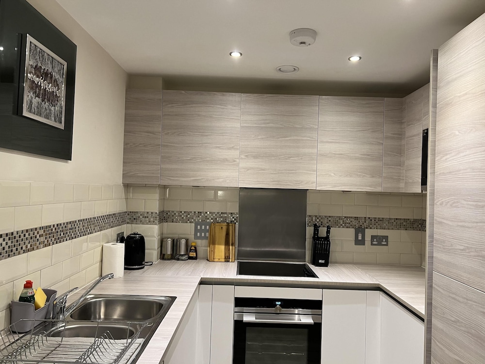 Inviting 2 Bedroom Apartment in Maidenhead view 5