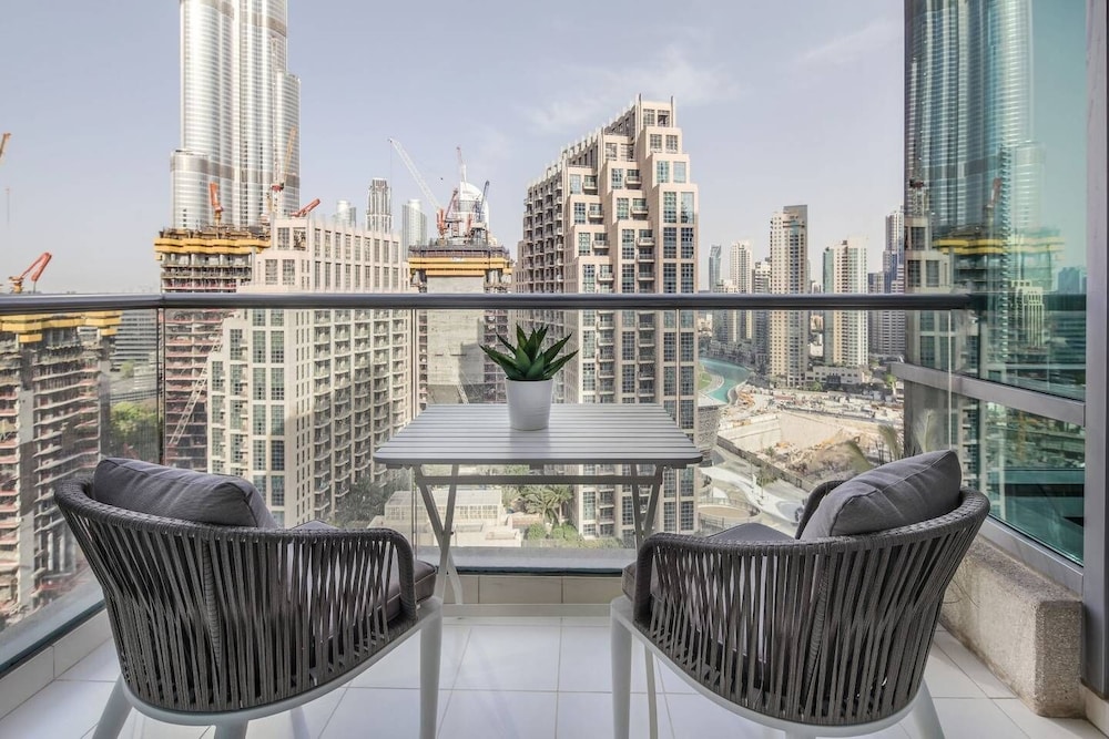 Phenomenal Burj Khalifa Views in This Lovely 2br!
