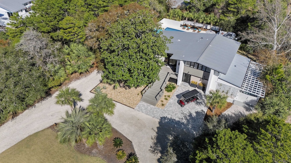 30A Florida Flashback by Avantstay Private Pool, Golf Cart, 3 Mins to Beach!