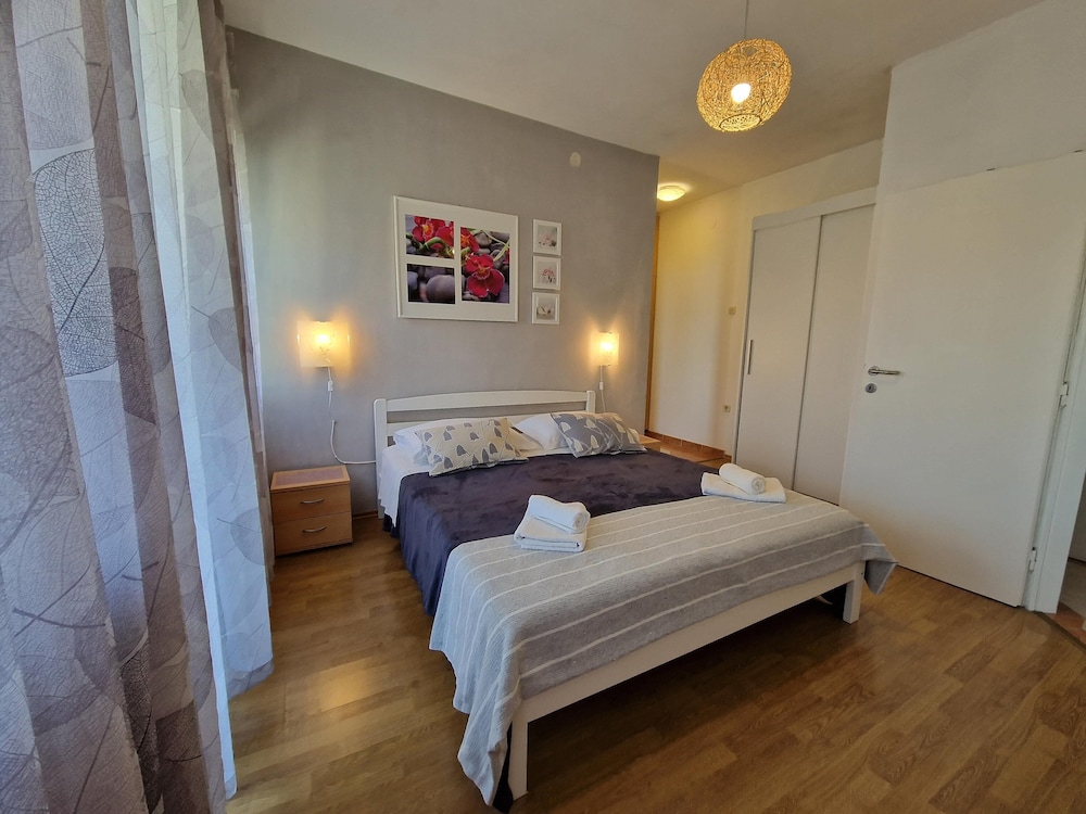 Apartments Godena