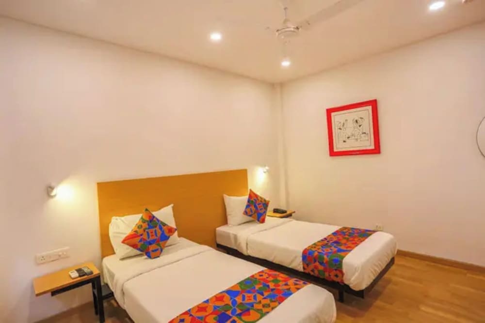 Fabhotel Crown Dx