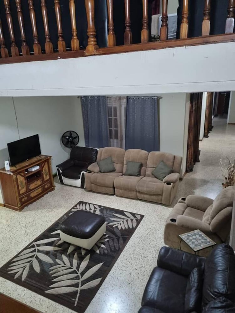 3-bed House Sleeps 6 With Mountain Views