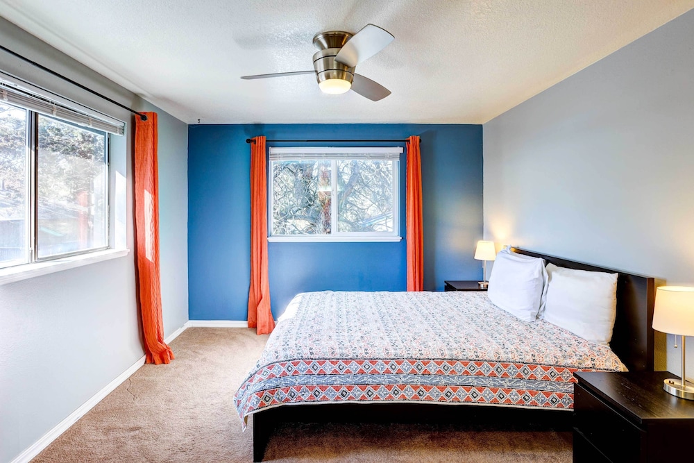 Pet-friendly Bend Home ~ 2 Mi to Downtown view 5