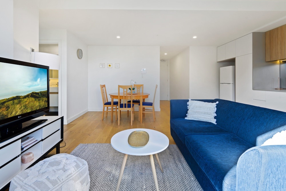 Cosy 1-bed With Private Balcony By Showgrounds