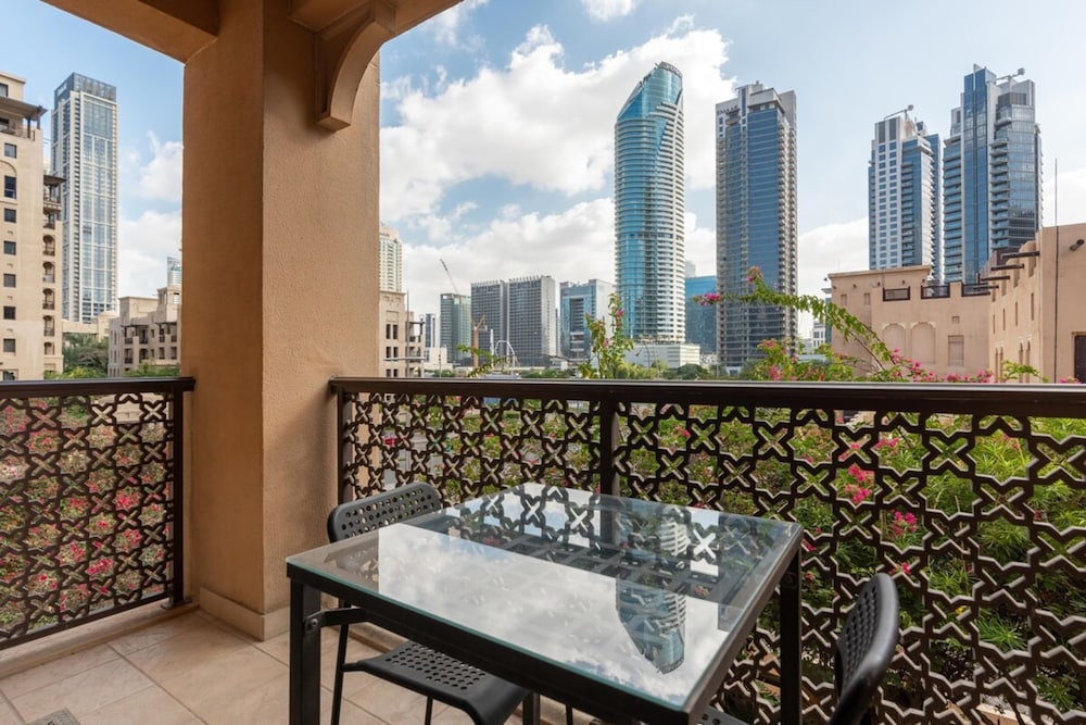 Stylish 1BD Apartment w/ Balcony, Downtown Dubai!