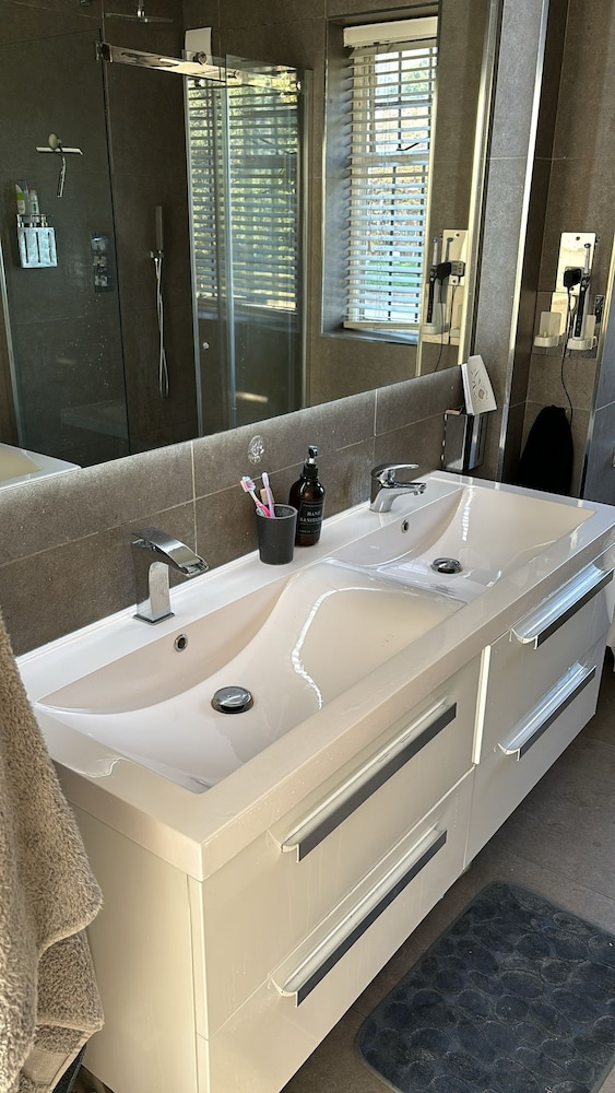Thornton Awesome Stay 1