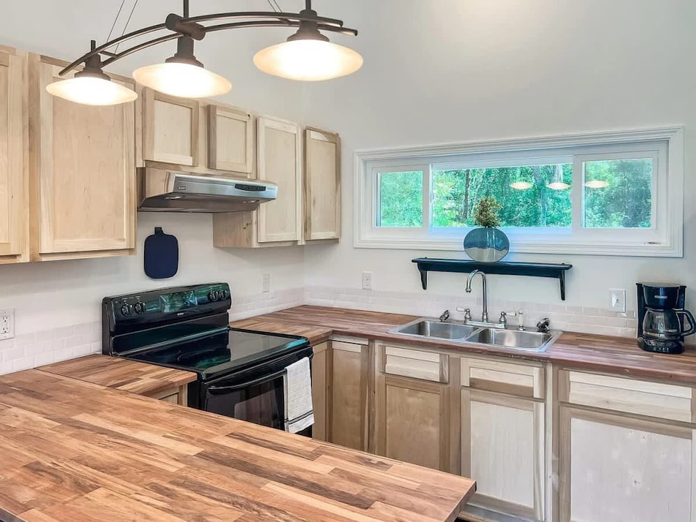 Southern Charm Estate Min From Shopping Beaches
