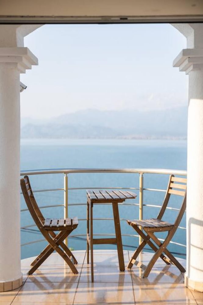 The Lake House 2 in Shkod r
