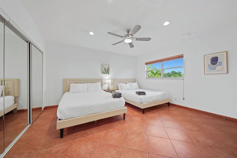 Luxe 2BR Escape Fort Lauderdale