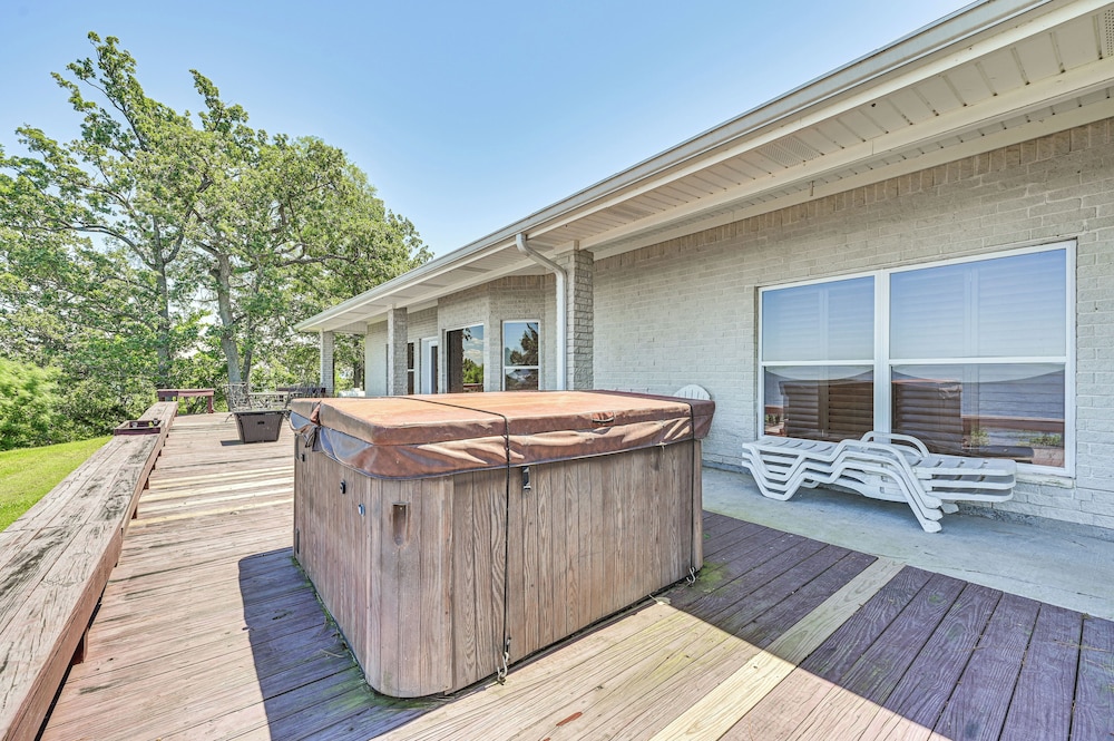 Boat Dock & Hot Tub: Waterfront Home in Milam!