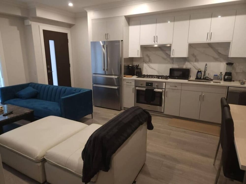 Signature Airport Proximity suite