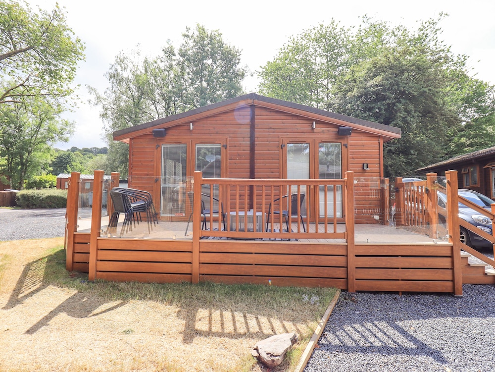 Lakes Lodge
