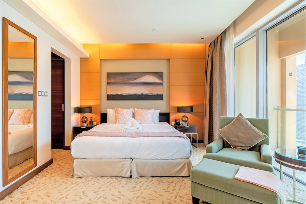Address Dubai mall Balcony Burj view