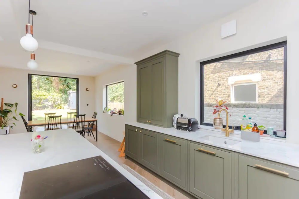 Modern 3 Bedroom Home in Honor Oak Beside Nature Reserve