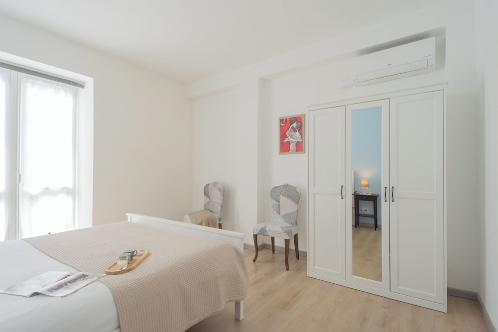 La Quiete With Private Garden by Rent all Como