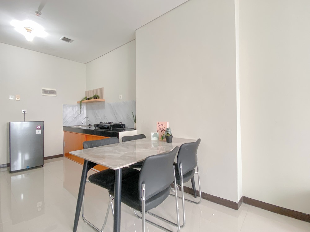 Comfortable And Homey 2Br Apartment Nifarro Park