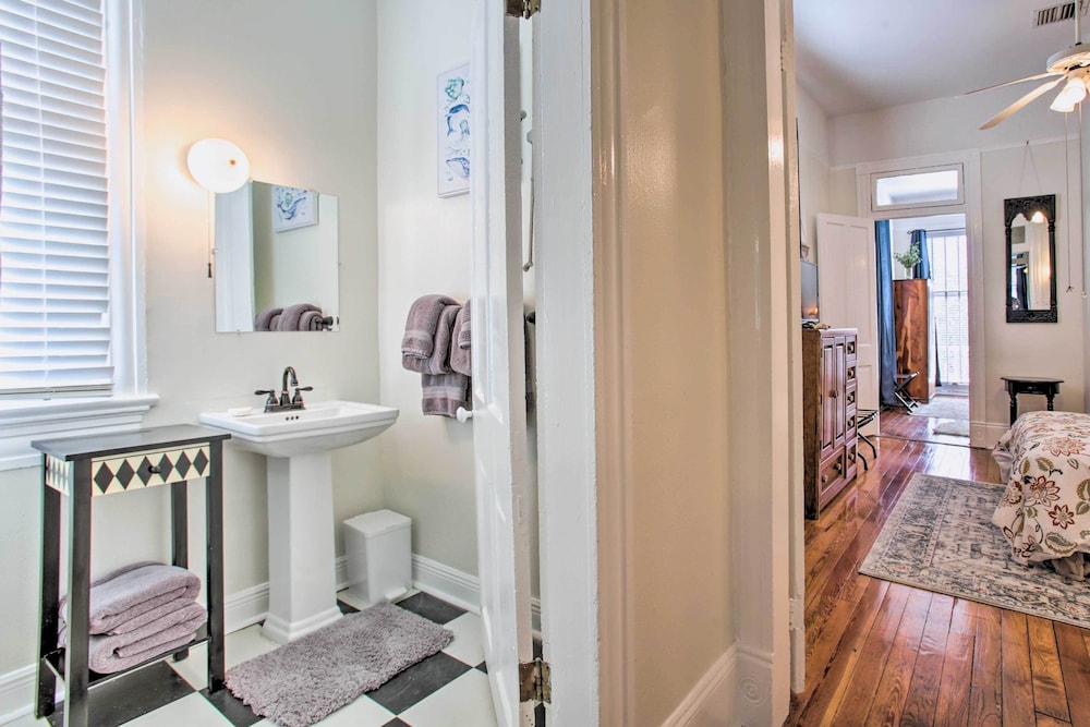 Historic Townhome - 2 Mi to French Quarter!