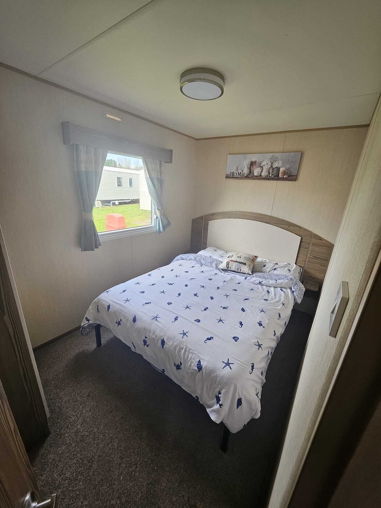3 Bed Caravan - Near Beach, 5 Star Reviews, Wifi