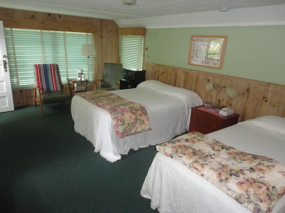 The Cabins at Autumn Mountain Winery