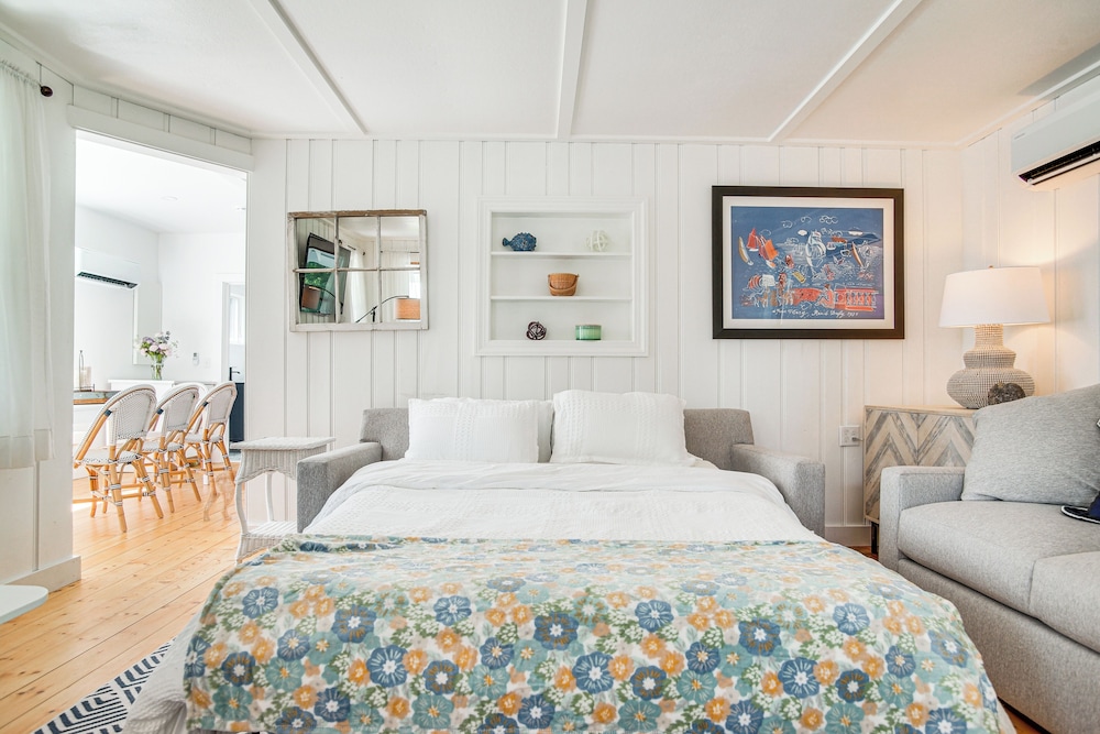 Pocasset Home w/ Kayaks & Bikes: Walk to 2 Beaches