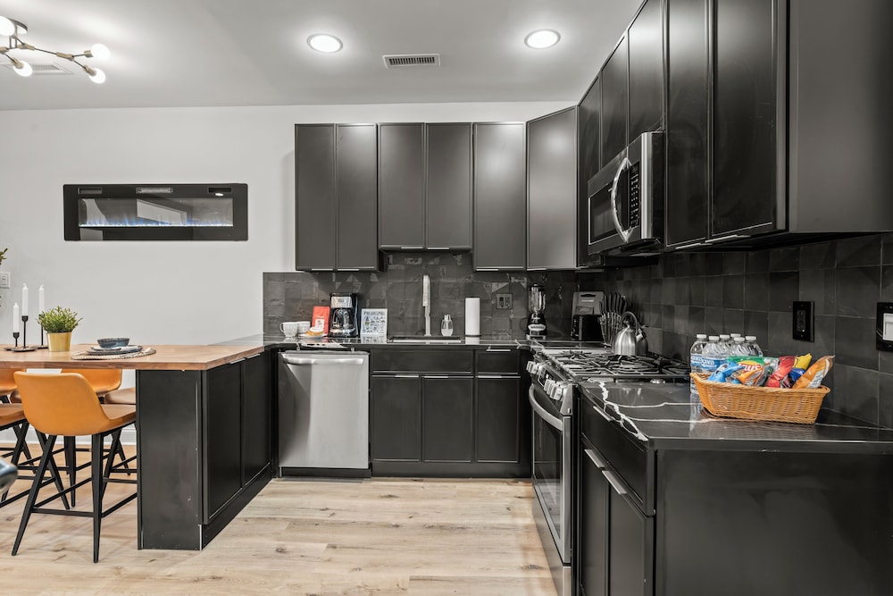 Prime City Condo Parking + Skyline Views